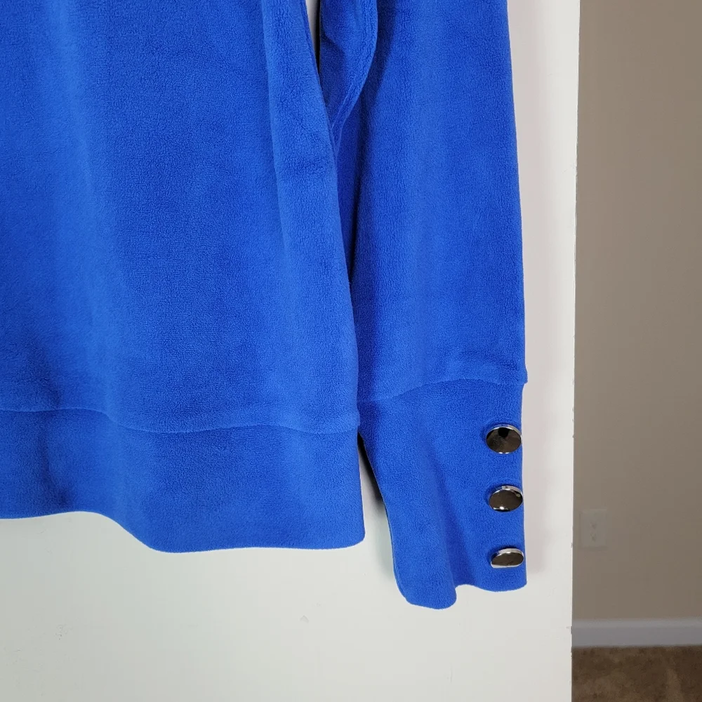 Exclusive‎ Blue v neck fleece cozy sweater top Womens Sz Medium